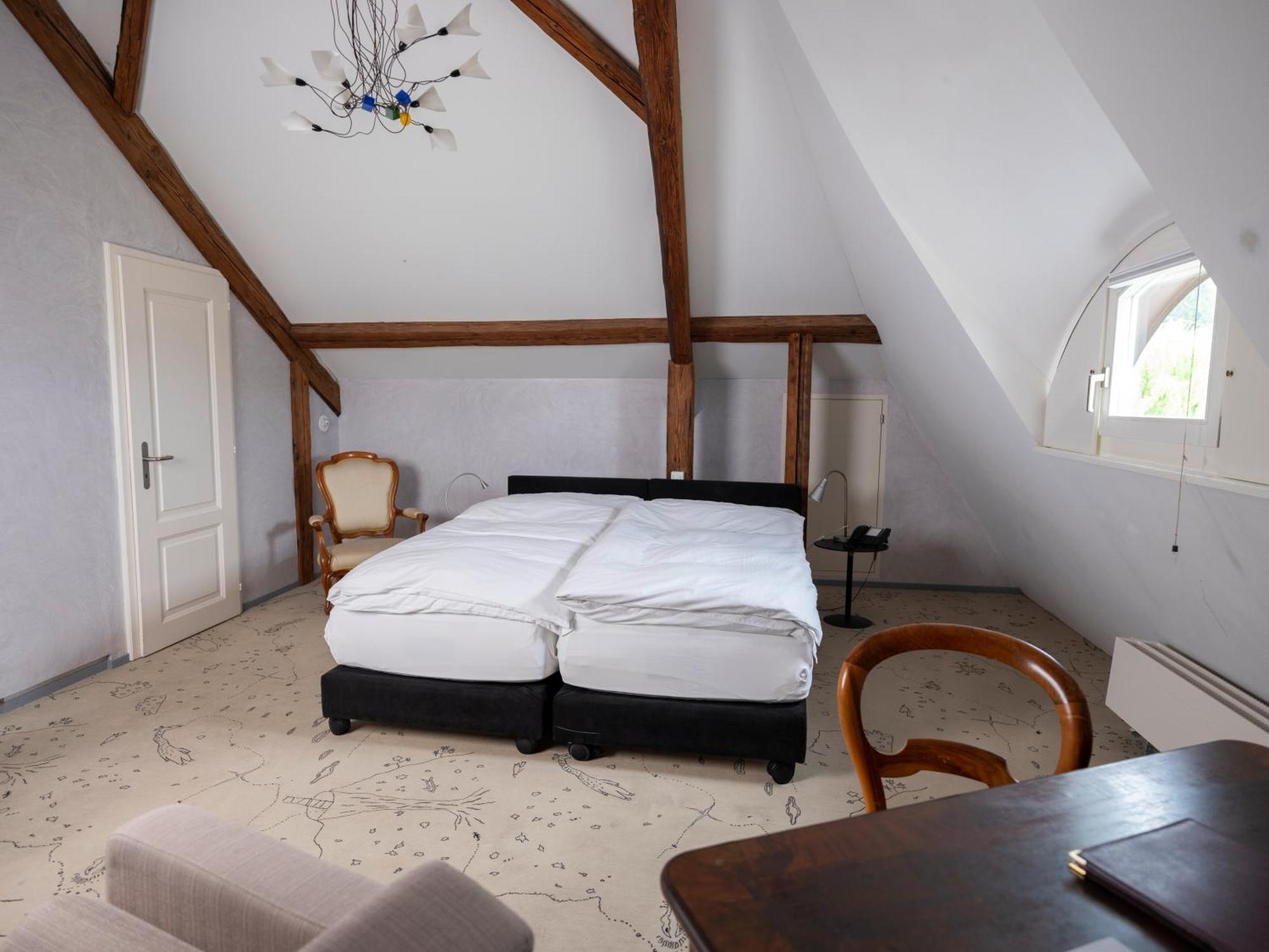 Romantik Hotel De L'Ours Sugiez Exteriör bild