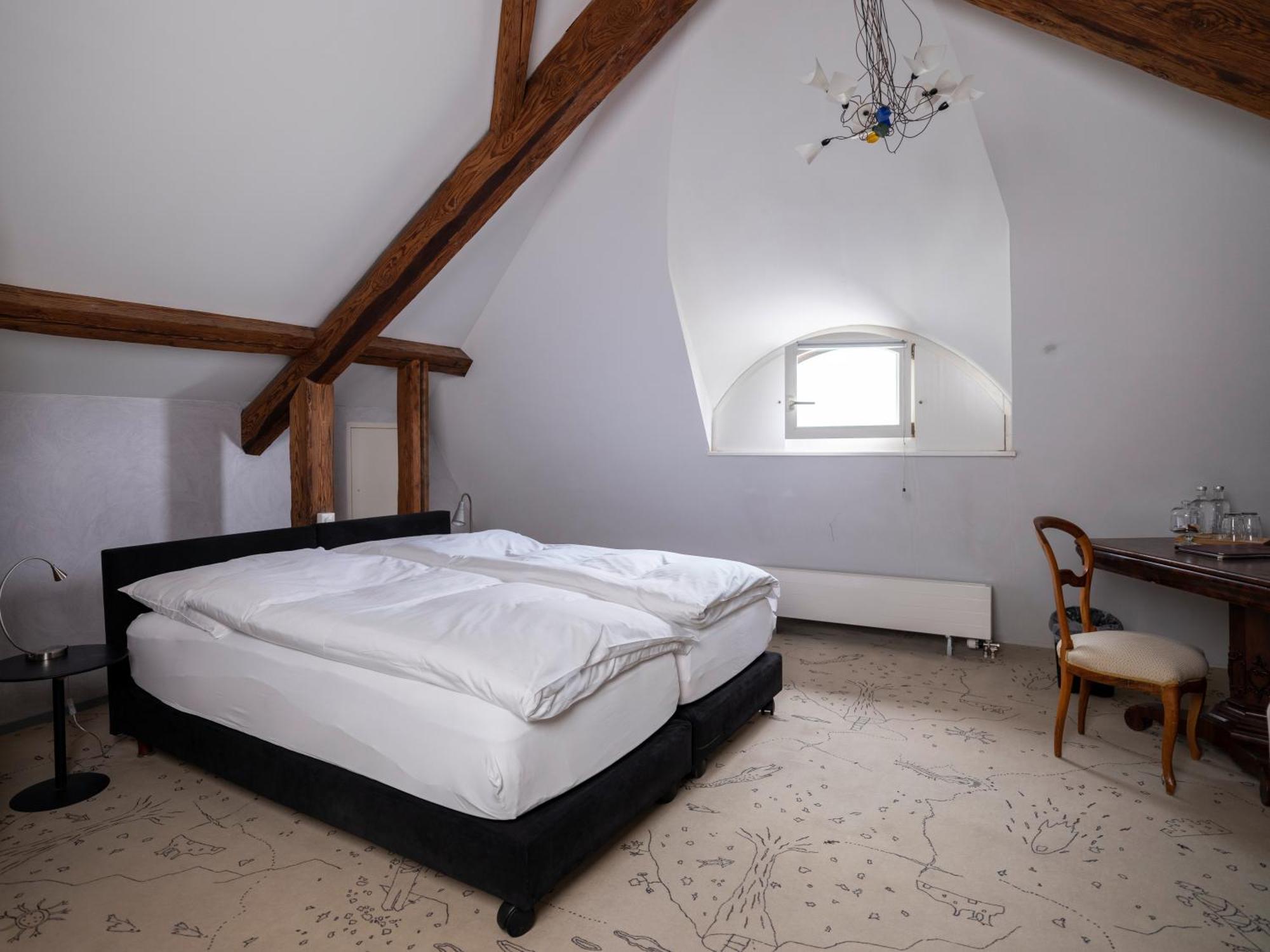 Romantik Hotel De L'Ours Sugiez Exteriör bild