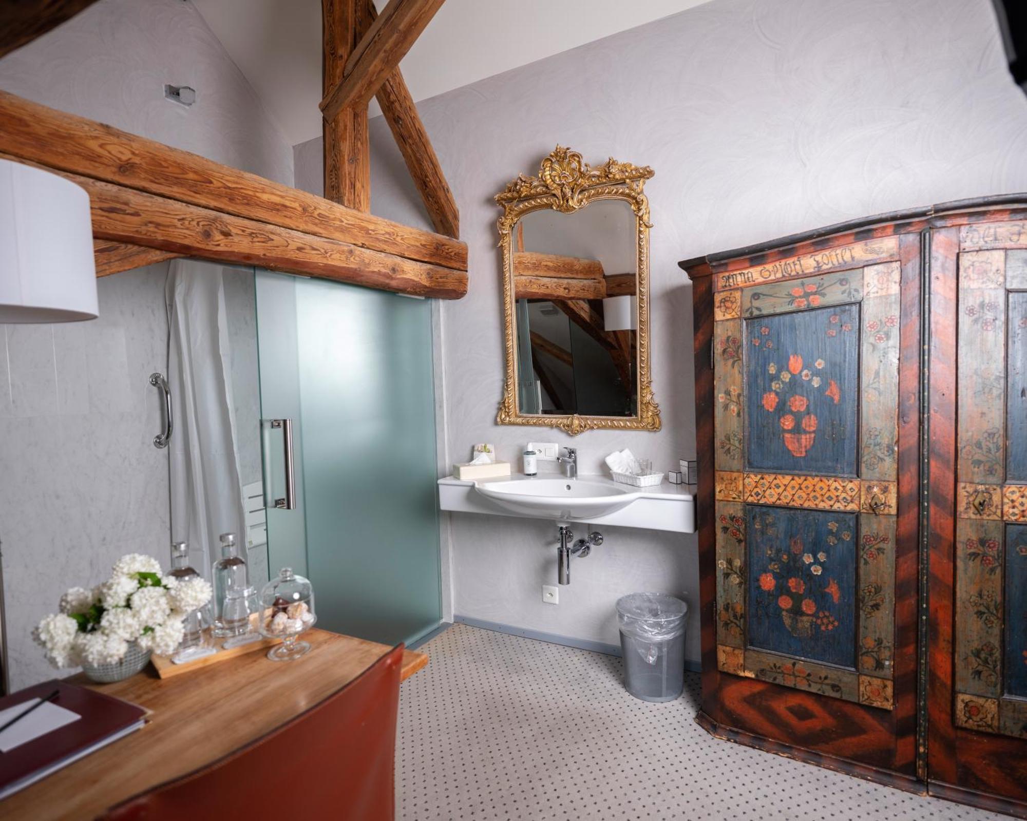 Romantik Hotel De L'Ours Sugiez Exteriör bild