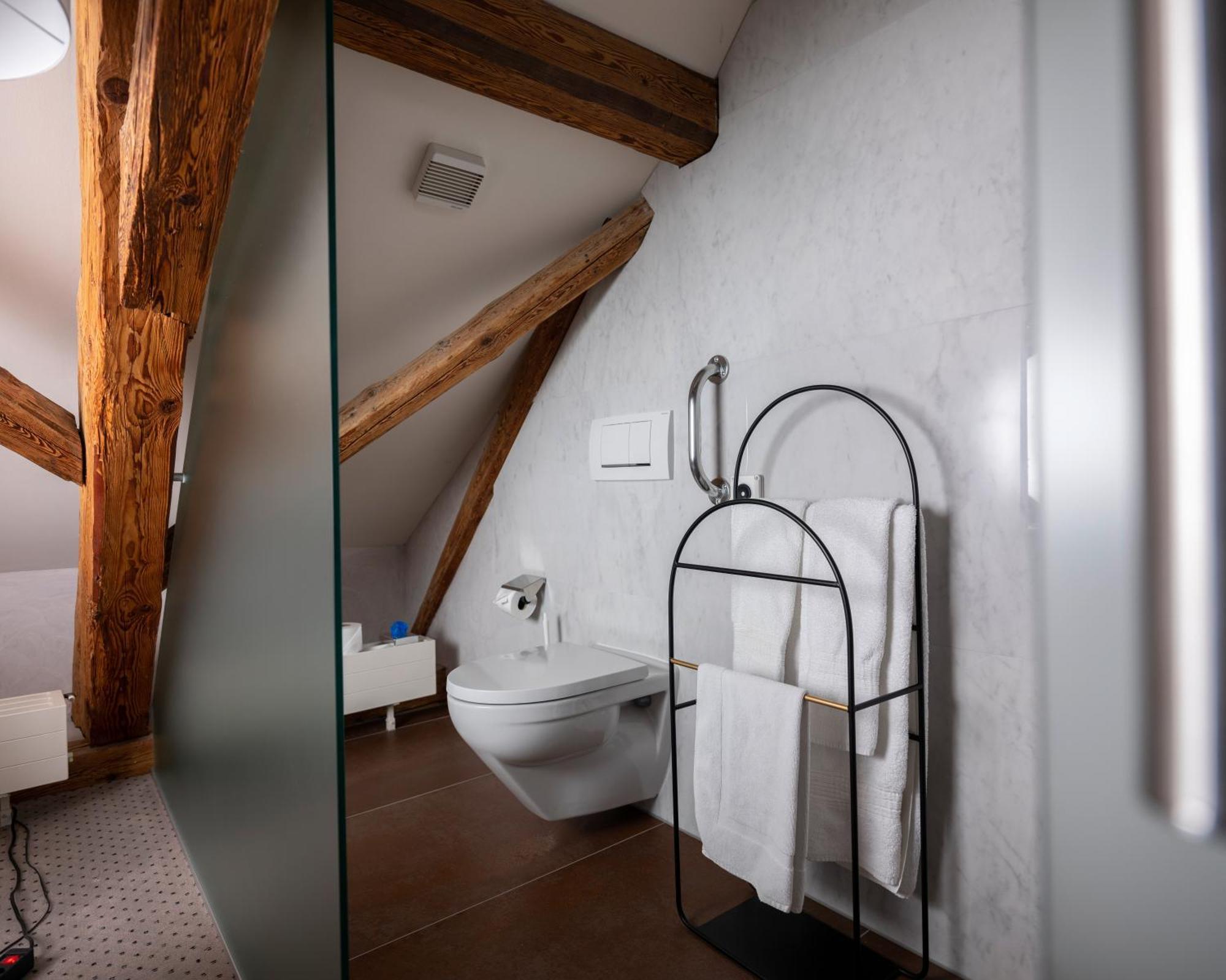 Romantik Hotel De L'Ours Sugiez Exteriör bild