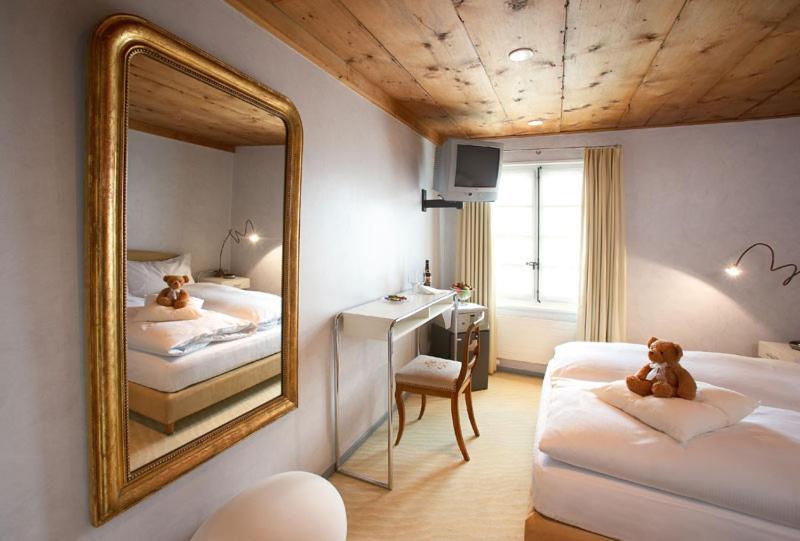 Romantik Hotel De L'Ours Sugiez Exteriör bild